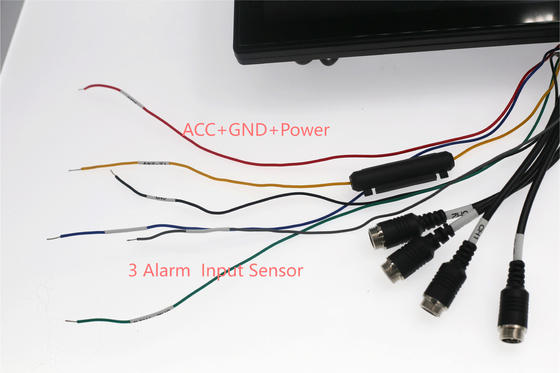 Máquina de grabación de tarjetas SD montadas en automóviles 4G con monitoreo de 4 canales y posicionamiento GPS