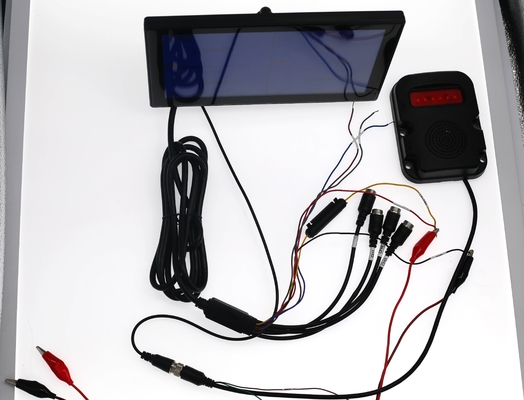Máquina de grabación de tarjetas SD montadas en automóviles 4G con monitoreo de 4 canales y posicionamiento GPS